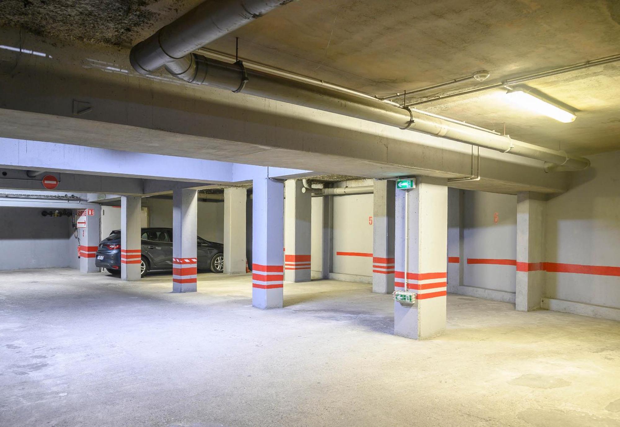 Centre Arenes 2*